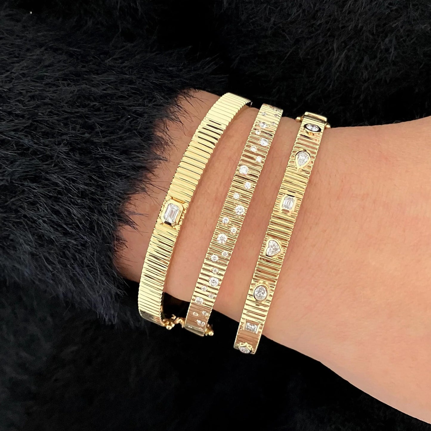 SCATTERED DIAMONDS FLUTED BANGLE