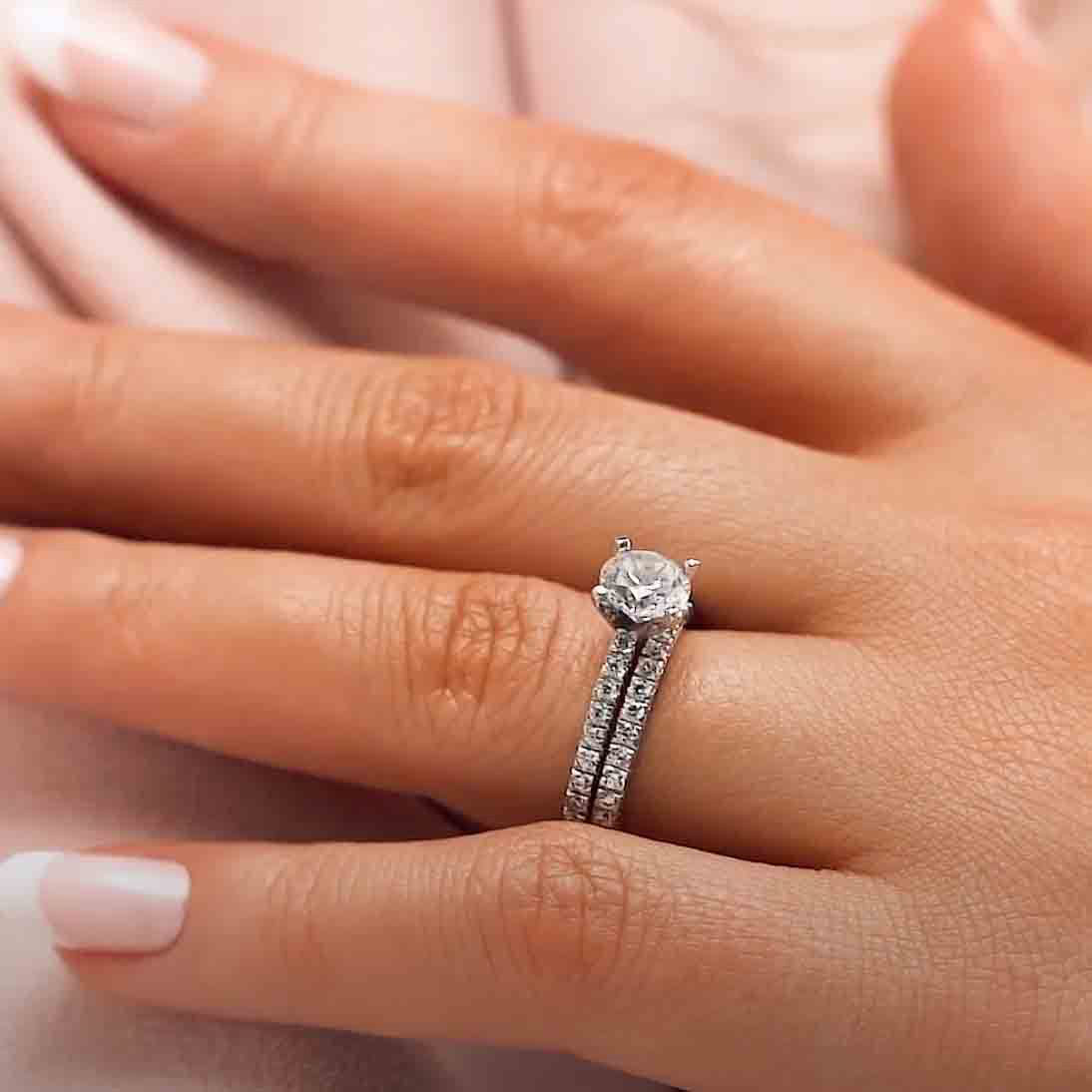 Marilyn Accented Wedding Set